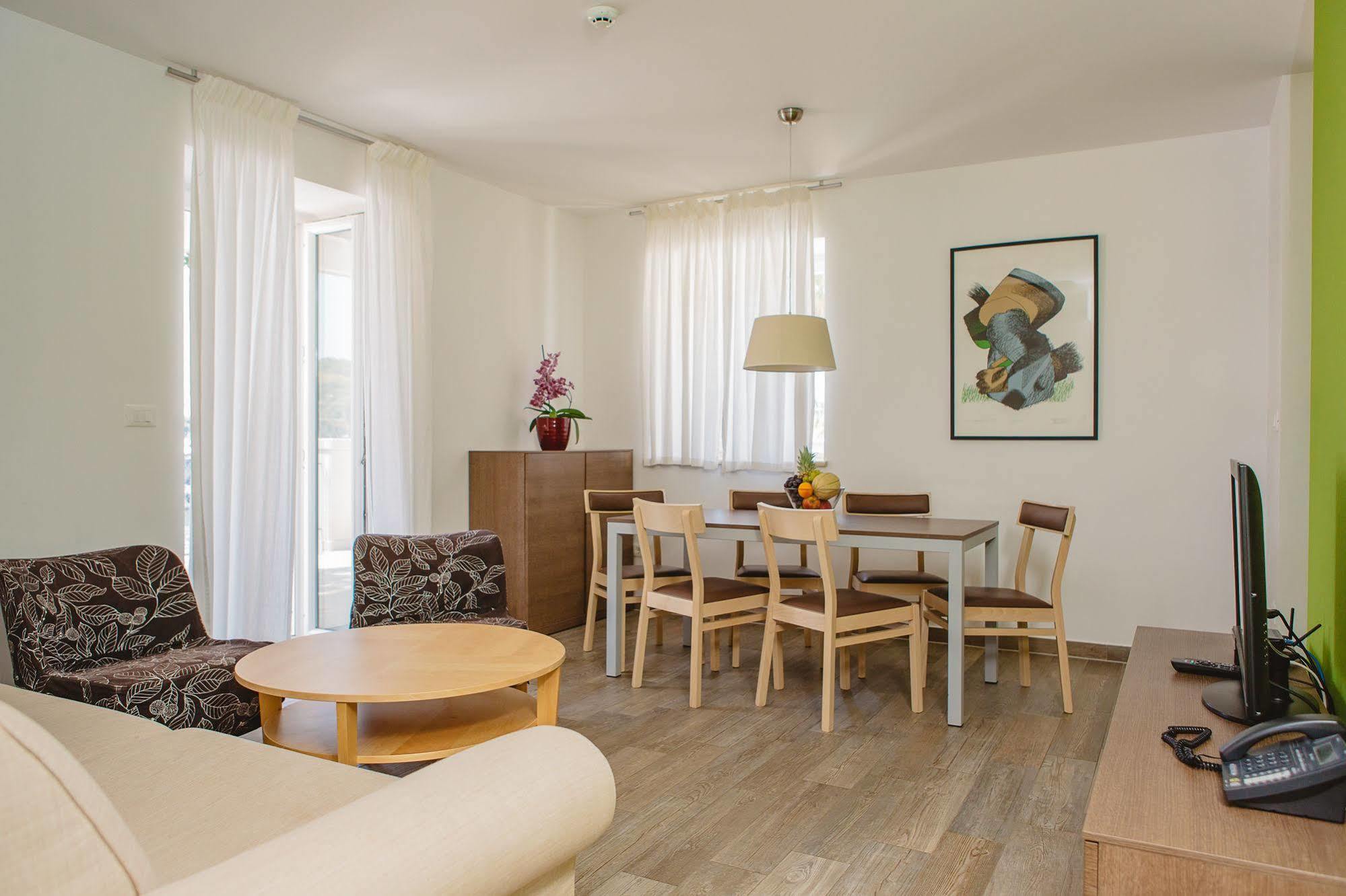 Ribarska Koliba Hotel de apartamente 4*