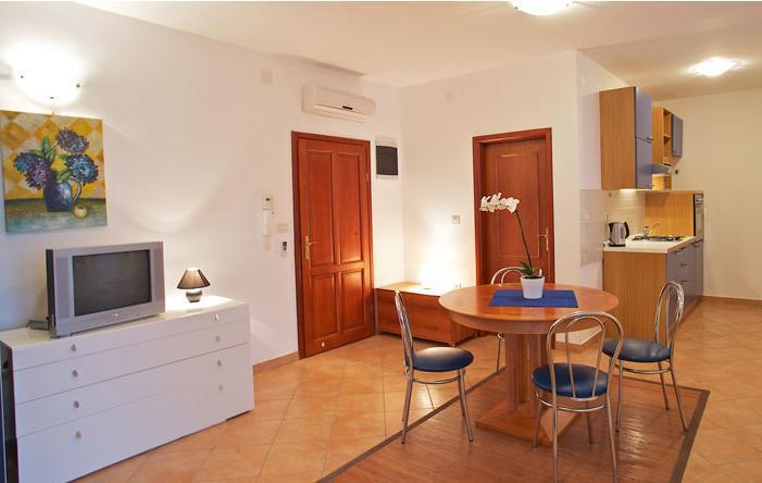 Ribarska Koliba Aparthotel 4*